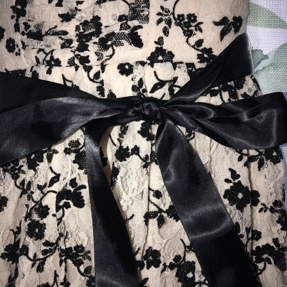 2/$10! Delia’s Size 0 Juniors Strapless Dress - Picture 2 of 4